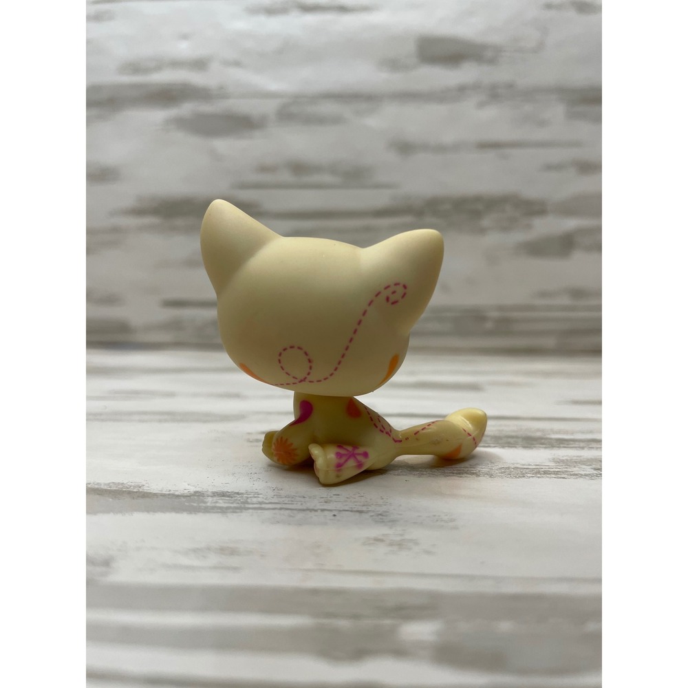 Littlest Pet Shop #1231 Lps Post Card Yellow/ Purple Flowers Sitting Cat. - Picture 2 of 8